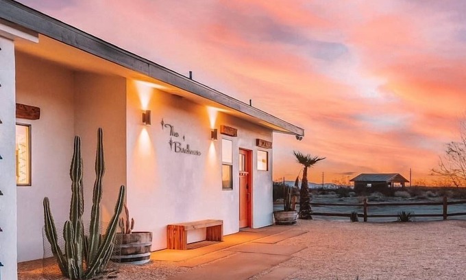 Indian Cove Maison | The Birdhouse · Retro Vibes, View, Hot Tub, Pool, Game Room!