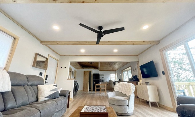 Montello Cabine | The BL Cottage - Lake Getaway with Panoramic Views, near Cascade Mountain