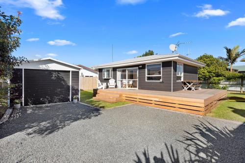 Mount Maunganui Maison | The Black Bach - Mt Maunganui Holiday Home