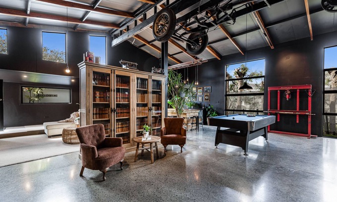 Kumeu Maison | The Black Barn, private with Spa