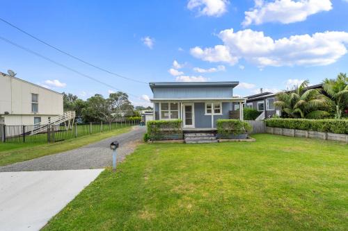 Waihi Beach Maison | The Blue Cottage - Waihi Beach Holiday Home