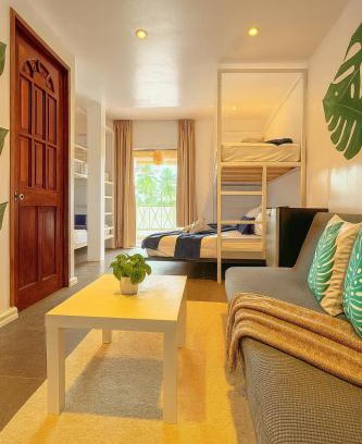 General Luna Hôtel | The Blue Doors- Siargao