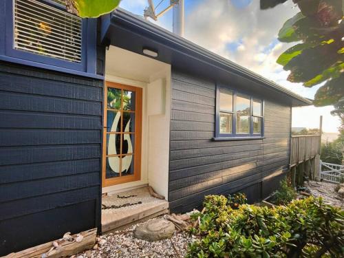 Paekakariki Maison | The Blue House