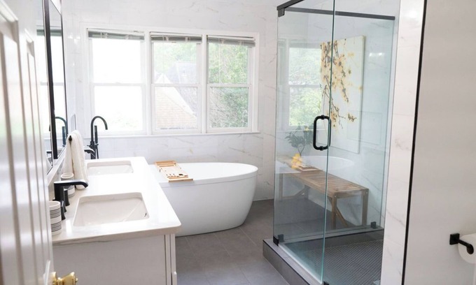 East Side Maison | The Blue Sapphire, Charming 2BR/2.5 Bath House in Historic Grant Park/Atlanta!