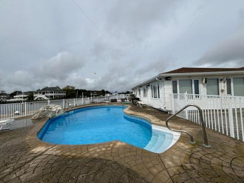 Waretown Maison | The Bluebeard Bay Retreat