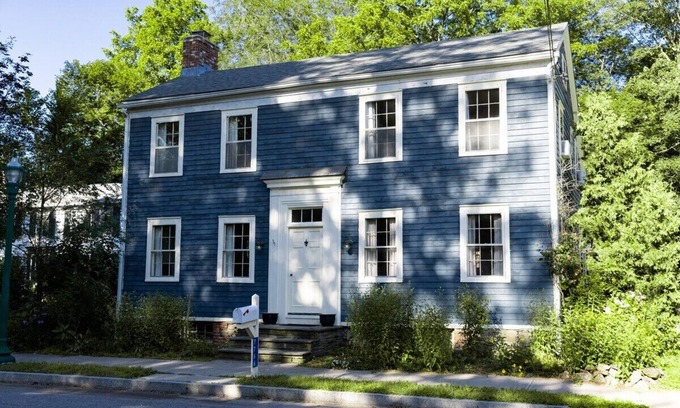 Pine Plains Maison | The Bluehouse - Charming Renovated Cottage