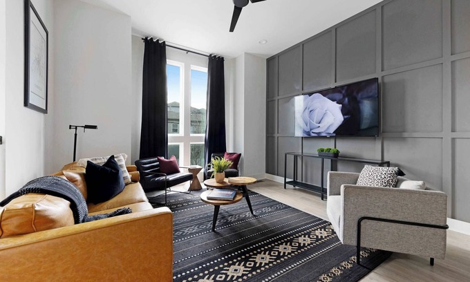 Five Points Maison | The Bluestem - Stylish Design, Rooftop w/ Firepit!
