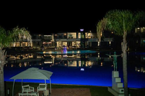 Tshwane Maison | THE BLYDE CRYSTAL LAGOON F&S LUxurious Apartment 3bed