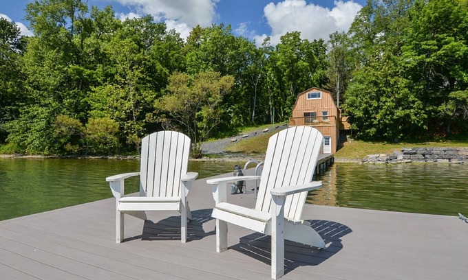 Romulus Cottage | The Boat House: la région viticole et la vie au lac - récemment rénovées!