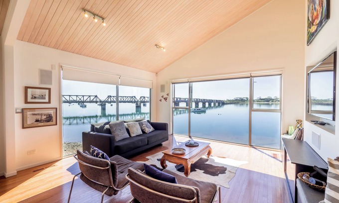 Tauranga Maison | The Boatshed - Tauranga City's tranquil hideaway