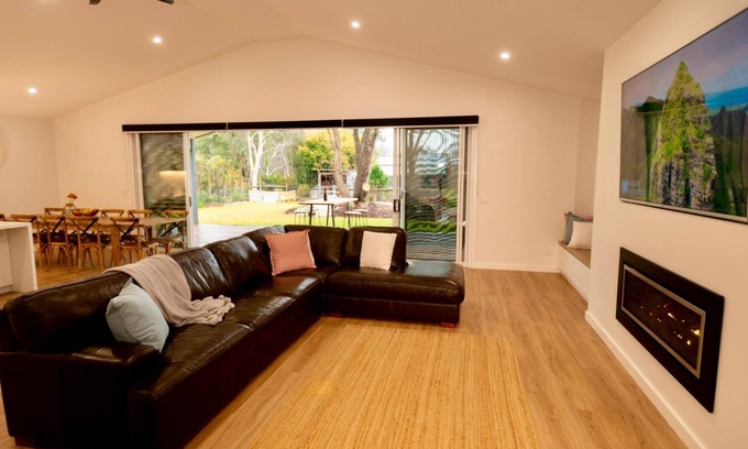Porepunkah Maison | The Bonnie Ray - This brand new gem is a masterpiece of style and design.