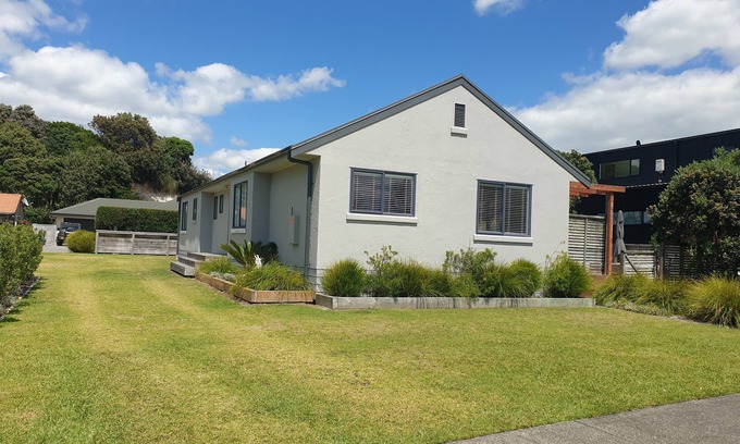 Bowentown Maison | The Boulevard Bach - 2 min walk to the beach