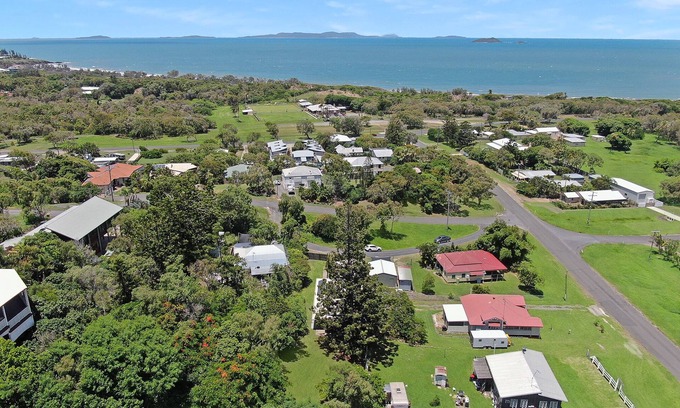 Emu Park Maison | The Breezy Emu - Pet Friendly