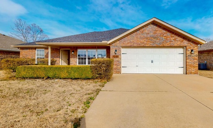 Bentonville Maison | The Brick Beauty on Cabriolet