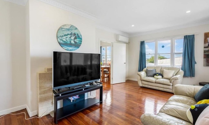 Mount Wellington Maison | The Brickstone Home with Deck and Parking