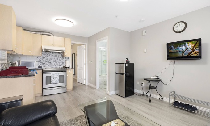 Hastings Maison | The Bright and Cozy Suite in Nice City - Vancouver!