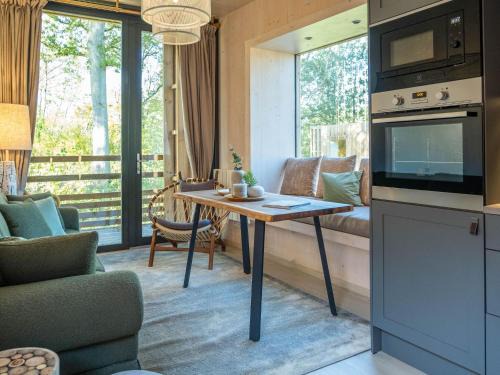 Maubray Maison | The Brookside Escape