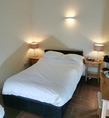Cheddington Maison | The Brownlow Stables