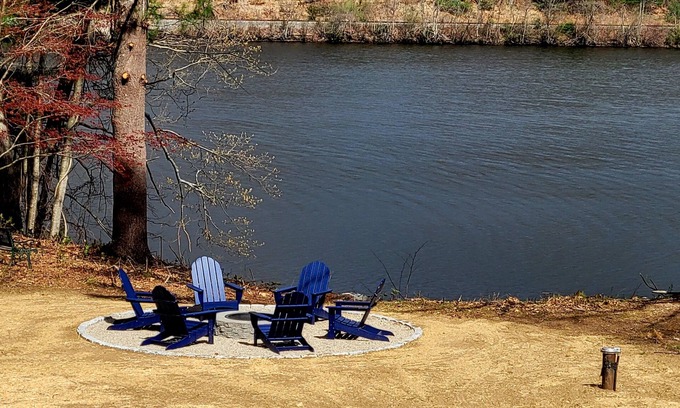 Mansfield Depot Maison | The Bungalow at Eagleville Lake Under 3 miles to UCONN!