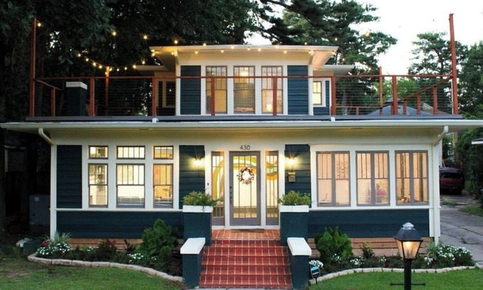 Highland Historic District Maison | The Bungalow Historic Modern 4/2 in Highland