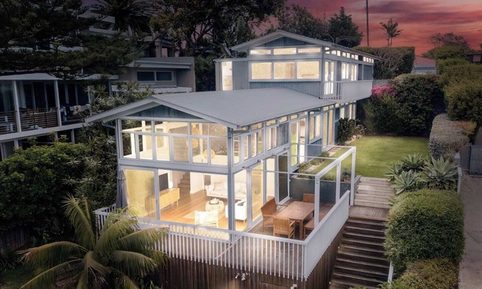 Newport Maison | 'The Bungan' - Absolute Beachfront, Direct Beach Access to Bungan Beach, Newport