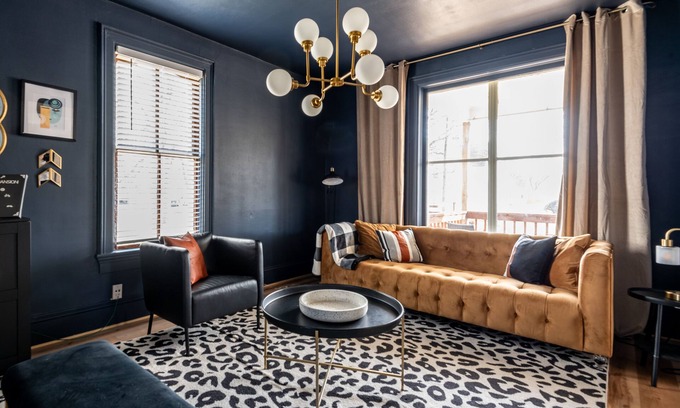Burlington Maison | The Burlington Getaway, close to Lakes, Skiing, and Alpine Valley