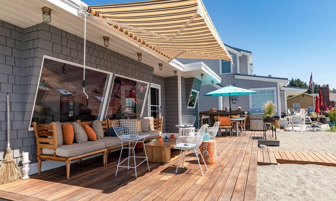 Freeland Maison | The Cabana on Mutiny Bay