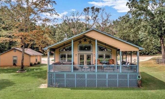 Flint Cabine | The Cabin at Neely’s Point - Lake Palestine
