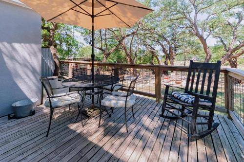 Yacht Harbor Maison | The Cabin on Lake Travis