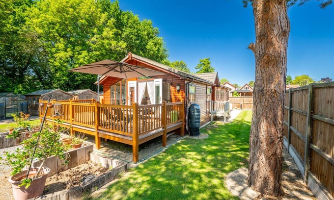 Aldborough Appartement | The Cabin | Sleeps up to six | Gardens | Aylsham