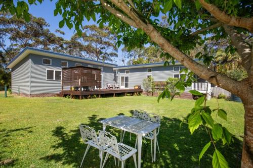 Callala Bay Maison | The Cabin - Waterfront with Fireplace - 5 mins to the Bay