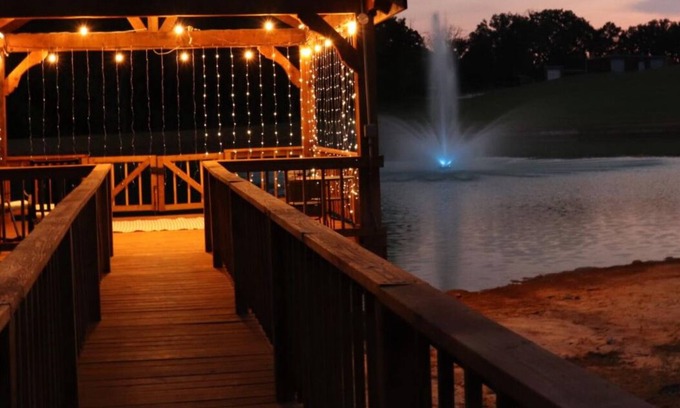 Kildare Maison | The Cabins at Ivey Acres THREE LUXURY CABINS ON 50 ACRES IN THE PINEY WOODS