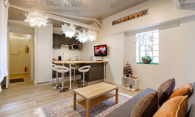 Capitole Appartement | Le Calme d'un Loft sur les Quais de la Daurade - 10 min Métro