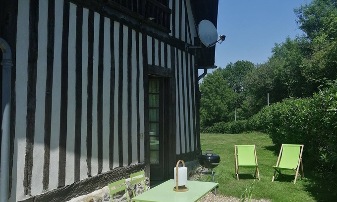 Bonneville-la-Louvet Cottage | "La Calonne" gîte au sein du domaine des Tostes