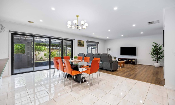 Canadian Maison | The Canadian Escape, Ballarat - Up to 10 guests!
