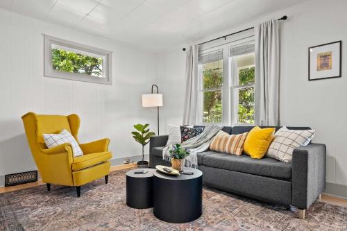 Drumheller Maison | The Canary 2BR Gem in Downtown Drumheller