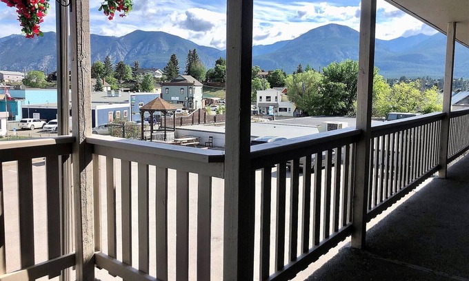 East Kootenay Hôtel | The Canterbury Inn of Downtown Invermere