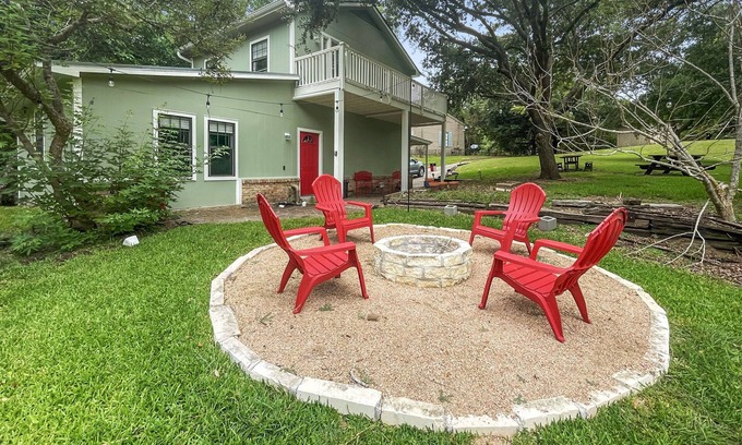 Chappell Hill Maison | The Cardinal House at Chappell Hill