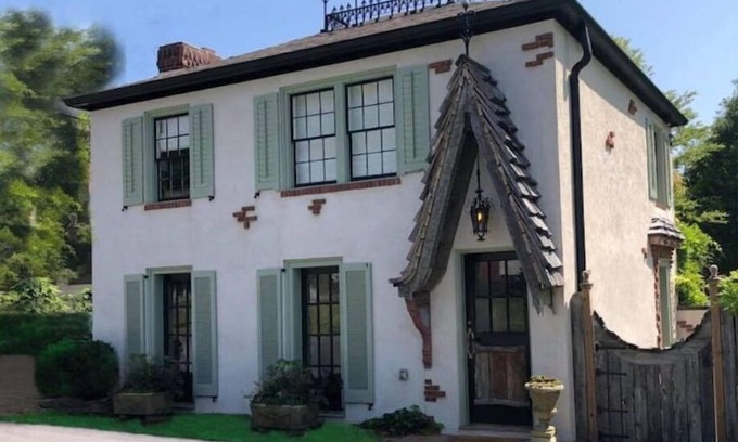 Abingdon Maison | The Carriage House "The Entire Place