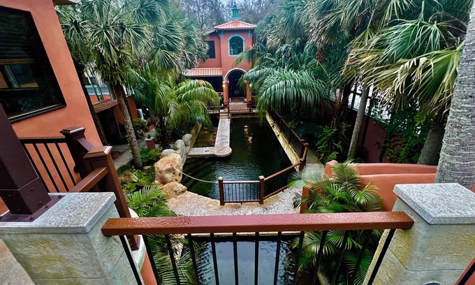 DeLand Appartement | The Casita is a stunning villa in a tropical oasis in historic downtown DeLand.