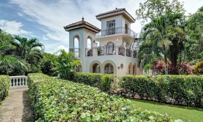 Esparza Maison | The Castle, a Luxury 10-Bedroom Villa with Chef Included, Esparza.