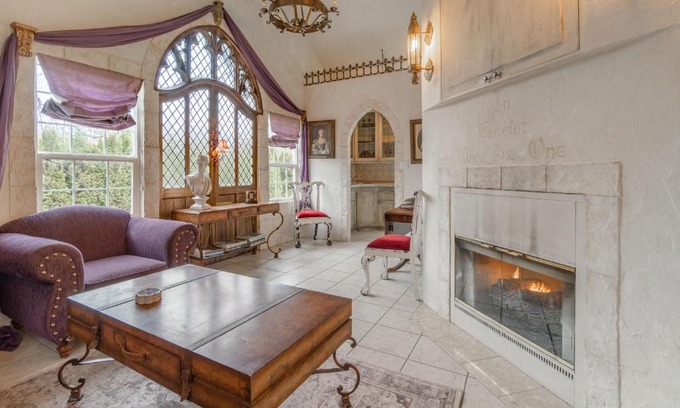Chemainus Maison | The Castle