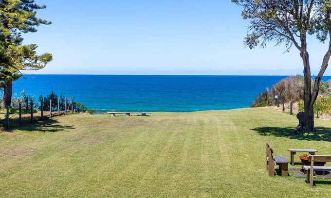 Culburra Beach Maison | The Castle - Pet Friendly - Absolute Beachfront