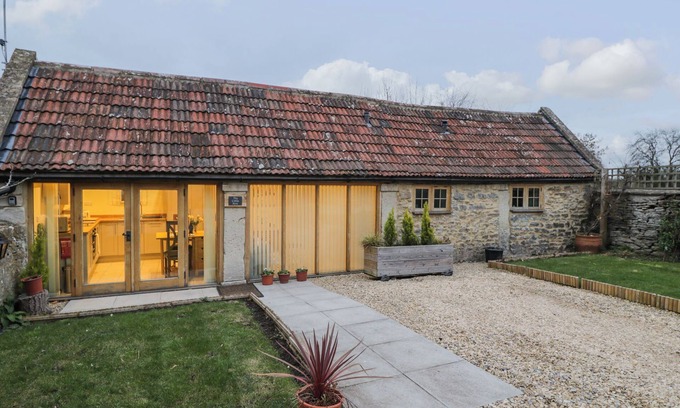 Biddestone Cottage | THE CATTLE BYRE, romantic, character holiday cottage in Corsham