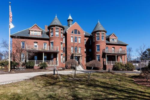 Concord Hôtel | The Centennial Hotel