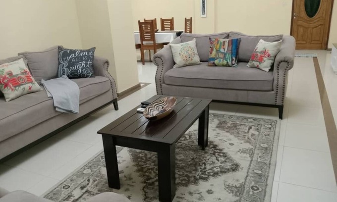 Oyster Bay Appartement | The centre of Masaki, close to restaurants, bars & supermarkets and ATM's