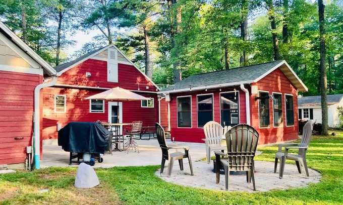 King Cottage | The "Chain" Reaction Retreat brings the boat landing to your backyard