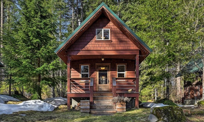 Skykomish Maison | The Chalet @ SkyCamp: Family-friendly cabin near Stevens Pass. Adventure ready!