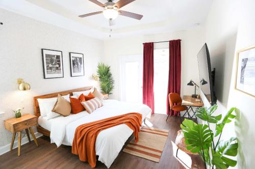 Pleasant Street Maison | The Champion's Suite Newly Built Upscale Central