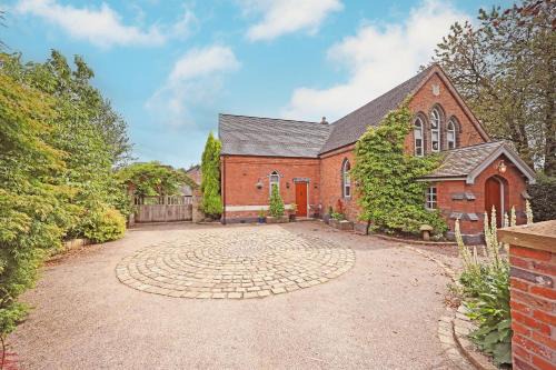 Fulford Maison | The Chapel - A Hidden Gem with Private Pool & Bar